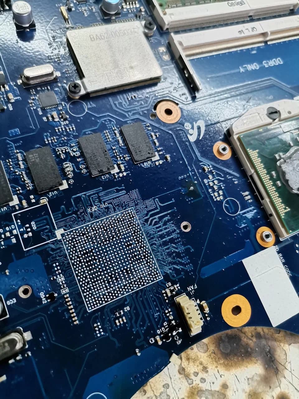 Laptop anakart BGA pad ve yol tamiri