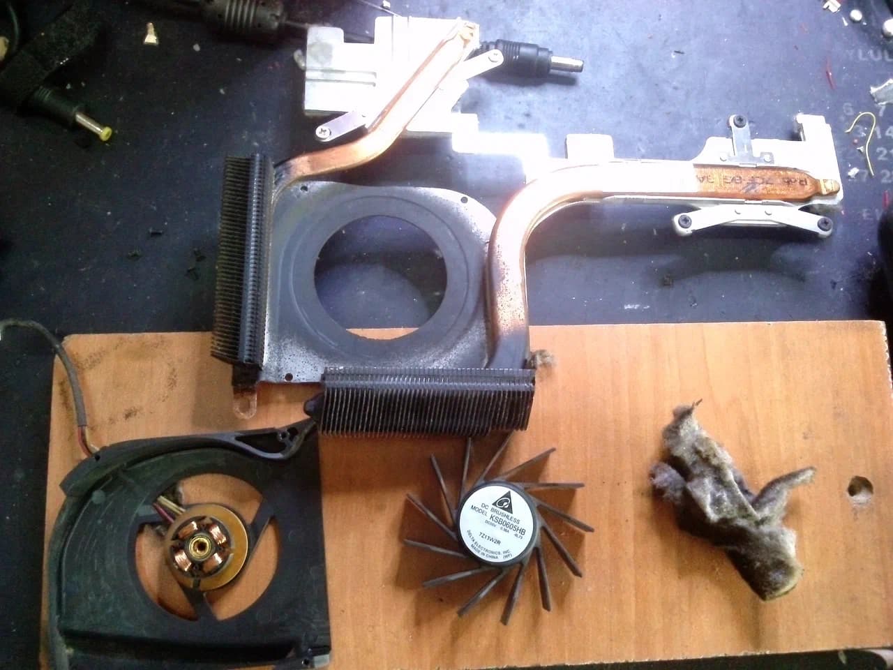 Laptop fan temizliği ve soğutma bloğu bakımı